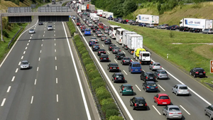 Stau auf einer Autobahn.