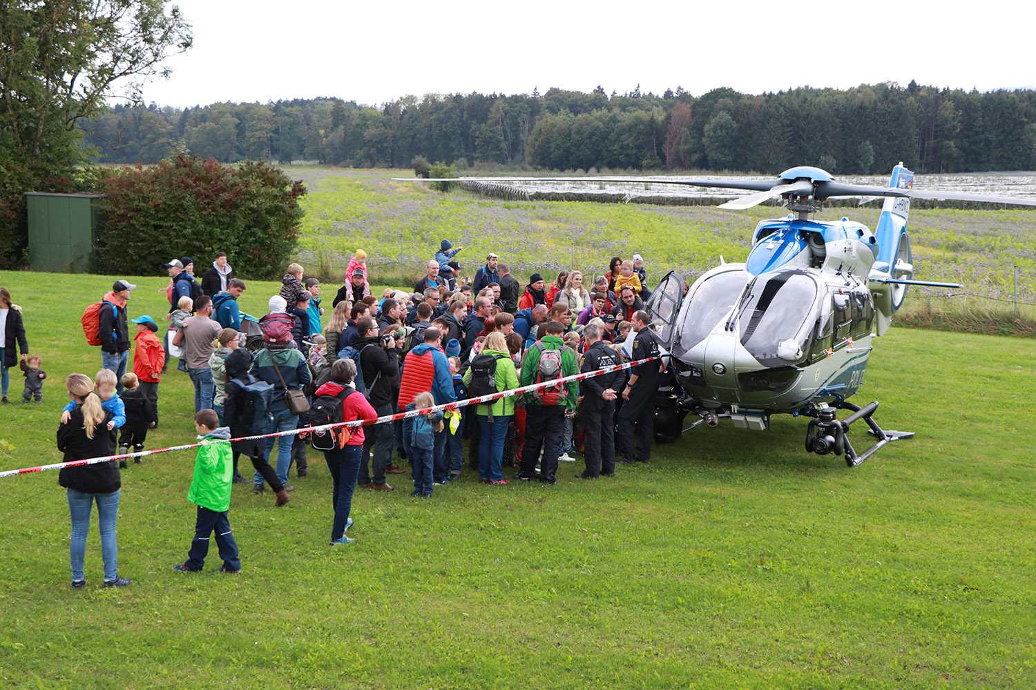 Hubschrauber mit Besuchern